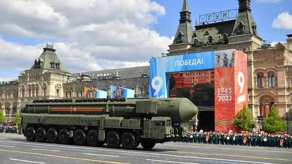 “亞爾斯”洲際彈道導彈系統通過紅場 - 俄羅斯衛星通訊社