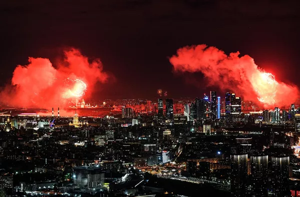莫斯科慶祝勝利日燃放煙花。 莫斯科慶祝勝利日燃放煙花。 - 俄羅斯衛星通訊社
