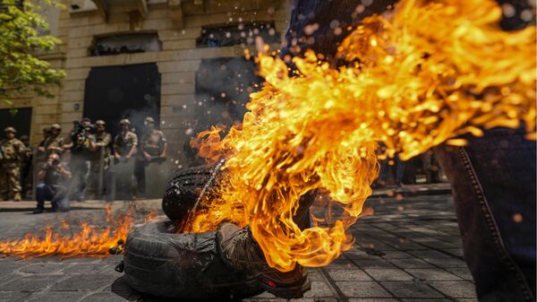 泥媒：尼泊尔抗议者闯入政府建筑群辛哈杜巴宫 - 俄罗斯卫星通讯社