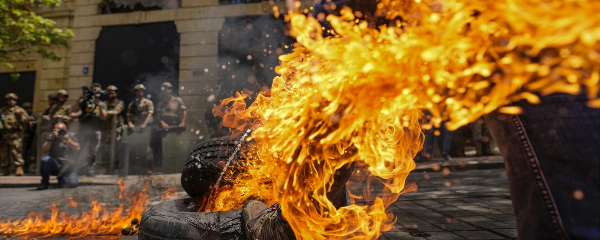 泥媒：尼泊爾抗議者闖入政府建築群辛哈杜巴宮 - 俄羅斯衛星通訊社, 1920, 09.09.2025