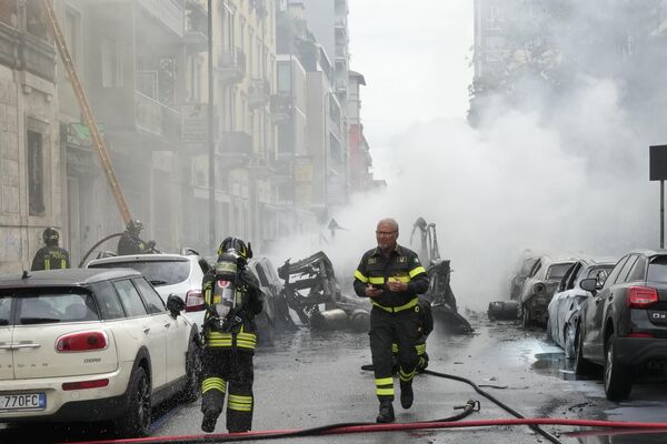 意大利米兰市中心，货车爆炸现场的消防队员。 - 俄罗斯卫星通讯社