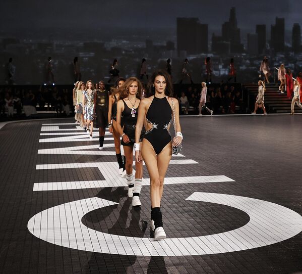 美国洛杉矶，模特们正在展示Chanel新款时装。 - 俄罗斯卫星通讯社