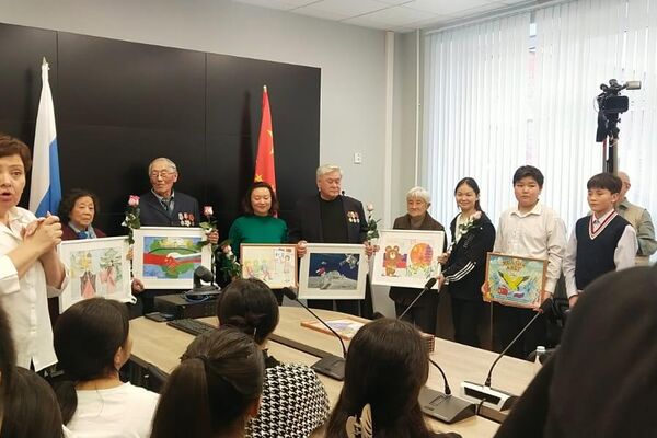 伊萬諾沃國際兒童院的學生重返母校 - 俄羅斯衛星通訊社