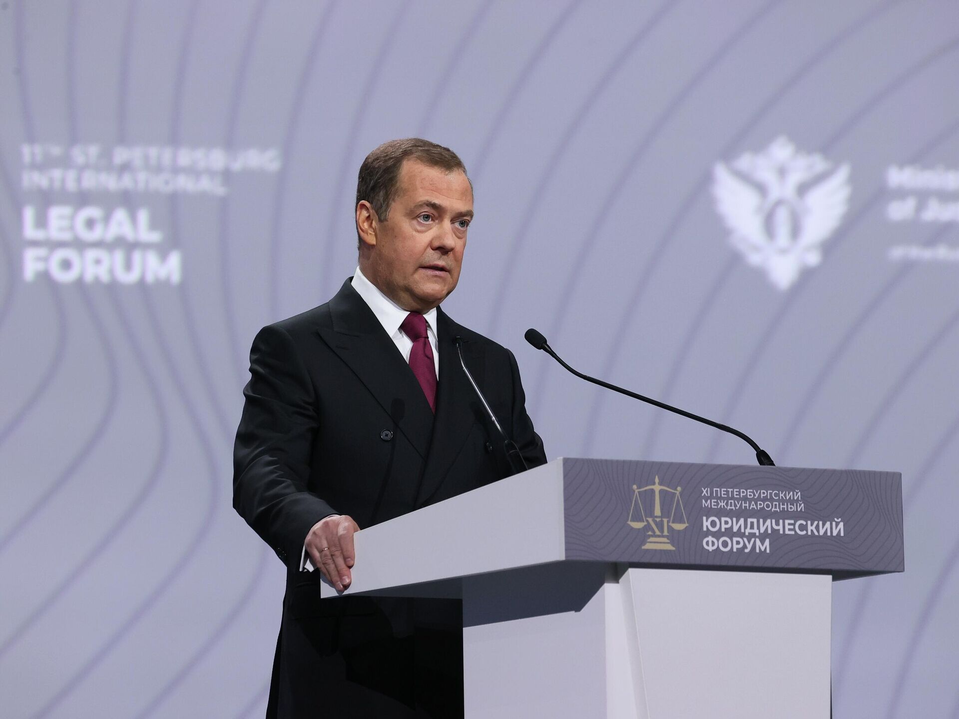 Выступление медведева на совете безопасности. Медведев на юридическом форуме 2023. Медведев на форуме.
