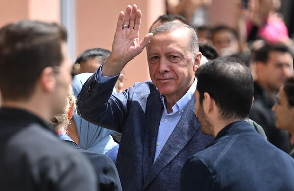 土耳其伊斯坦布尔，现任总统埃尔多安在投票站附近参加大选投票 - 俄罗斯卫星通讯社