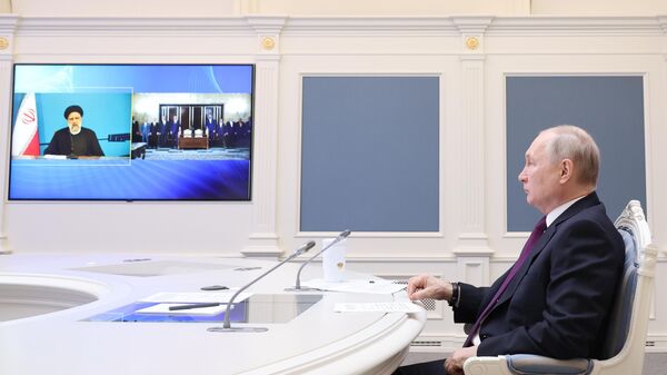 俄总统普京与伊朗总统莱西通过视频连线参加了拉什特-阿斯塔拉铁路建设协议签署仪式 - 俄罗斯卫星通讯社