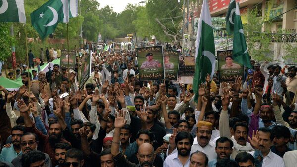 巴基斯坦拉合尔市警方封锁了通向反对派领导人、前总理伊姆兰•汗官邸公园的街道 - 俄罗斯卫星通讯社