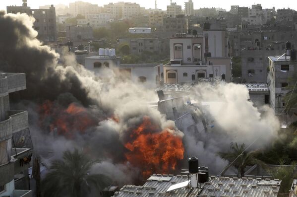 加沙市区因以色列空袭爆炸升起浓烟。 - 俄罗斯卫星通讯社