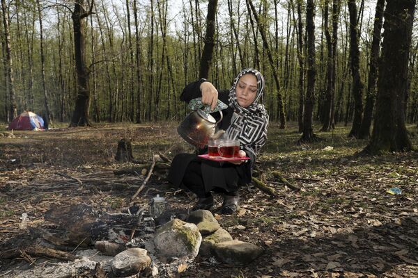 伊朗，一名女子在波斯新年的最后一天里喝茶。 - 俄罗斯卫星通讯社