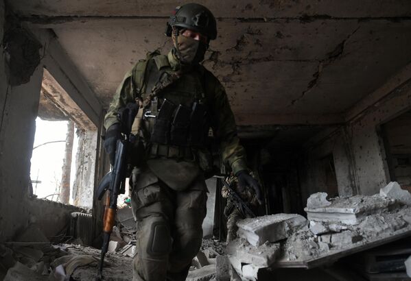 “瓦格纳”士兵在阿尔乔莫夫斯克阵地上。 - 俄罗斯卫星通讯社