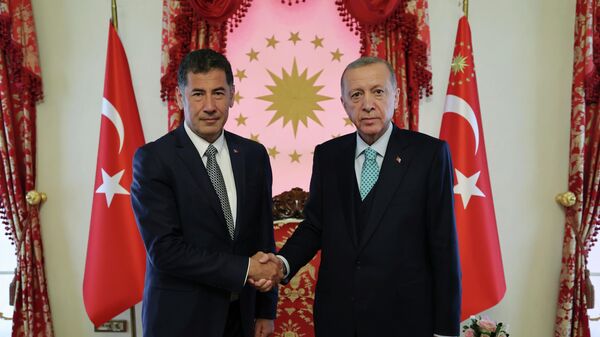 来自Ata联盟的前土耳其总统候选人希南•奥根宣布在5月28日的第二轮总统选举中支持雷杰普•塔伊普•埃尔多安 - 俄罗斯卫星通讯社