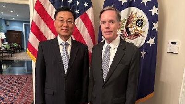 中国驻美大使谢锋和美国驻华大使伯恩斯 - 俄罗斯卫星通讯社