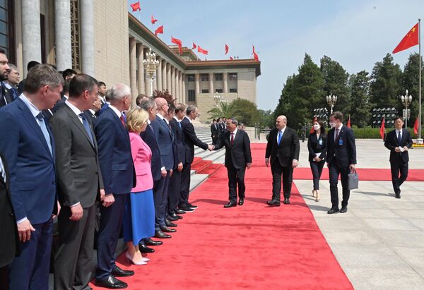 俄联邦政府总理米哈伊尔·米舒斯京出席中国国务院总理李强在人民大会堂外举行的欢迎仪式。 - 俄罗斯卫星通讯社
