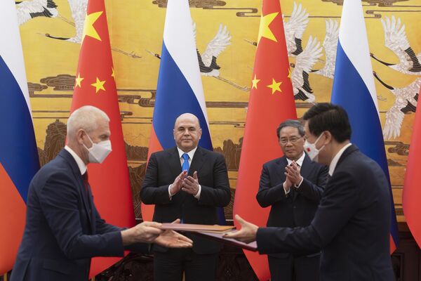 俄联邦政府总理米哈伊尔·米舒斯京与中国国务院总理李强在北京出席文件签字仪式 - 俄罗斯卫星通讯社