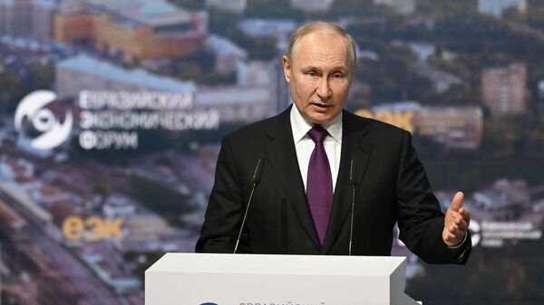 Президент РФ В. Путин принял участие в пленарном заседании ЕЭФ - 俄羅斯衛星通訊社