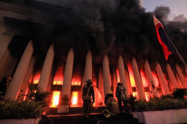 菲律宾马尼拉邮局大楼发生火灾。 - 俄罗斯卫星通讯社