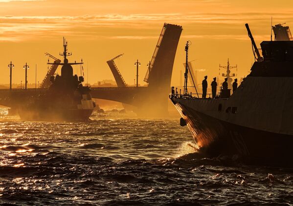 俄羅斯海軍艦艇在聖彼得堡涅瓦河上進行海軍節閱兵式彩排。 - 俄羅斯衛星通訊社