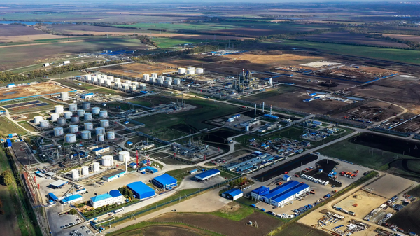 伊利斯基煉油廠 - 俄羅斯衛星通訊社