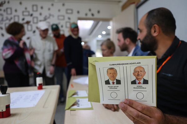 土耳其安卡拉一個投票站裡的選票 - 俄羅斯衛星通訊社