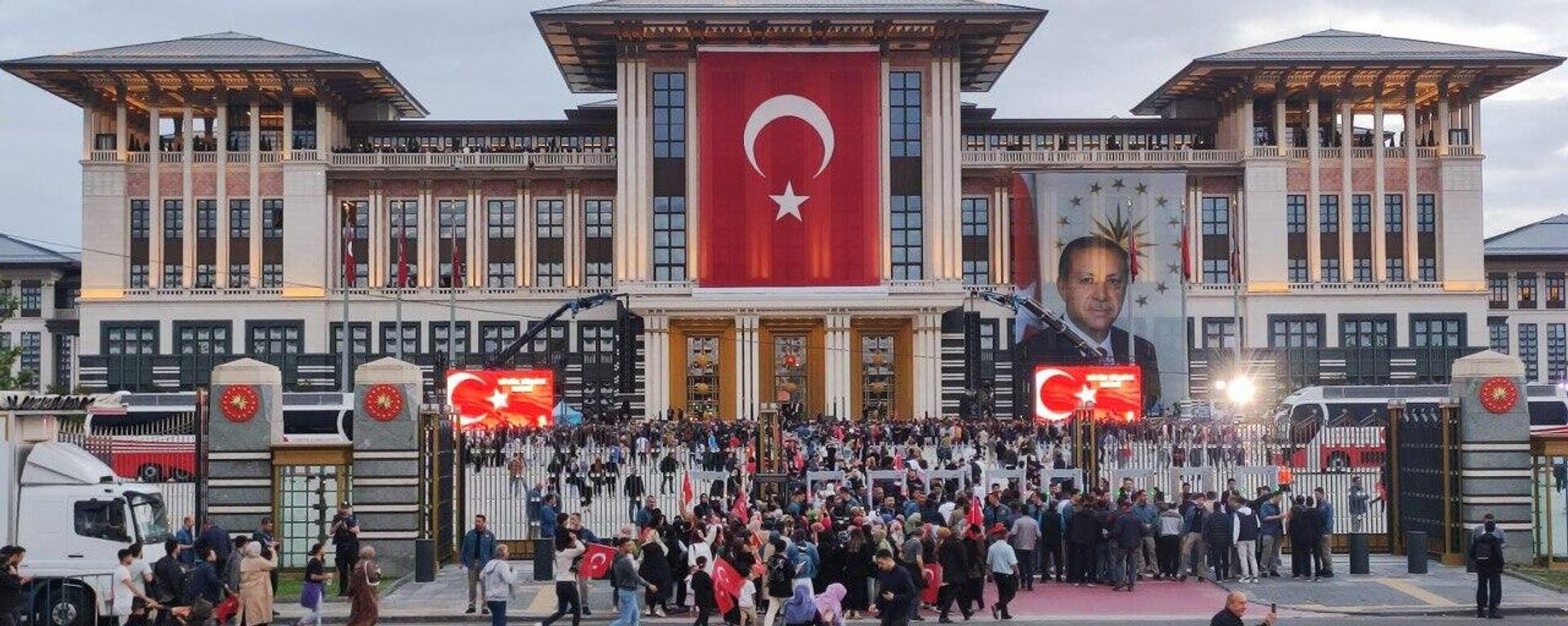 土耳其現任總統塔伊普·埃爾多安的擁護者聚集在安卡拉總統府前 - 俄羅斯衛星通訊社, 1920, 29.05.2023