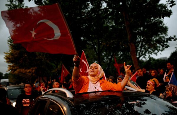 土耳其總統埃爾多安的女性支持者。 - 俄羅斯衛星通訊社