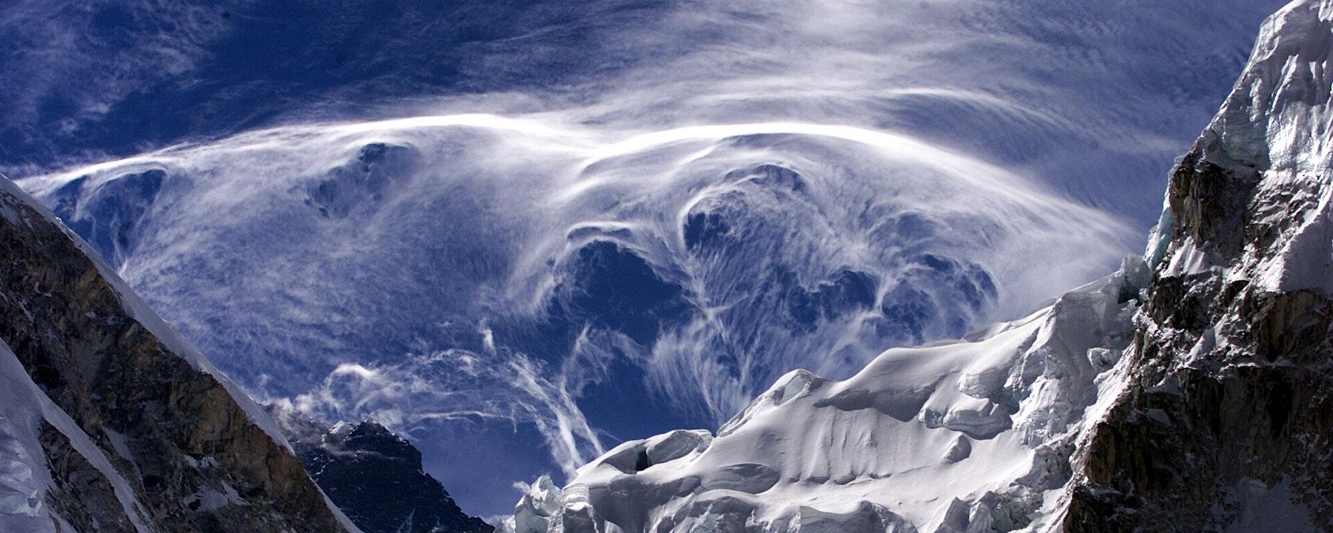 珠峰东坡暴雪上千人被困 - 俄罗斯卫星通讯社, 1920, 06.10.2025