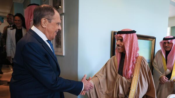 俄羅斯外長謝爾蓋·拉夫羅夫與沙特阿拉伯外長費薩爾·本·法爾漢·阿勒沙特 - 俄羅斯衛星通訊社