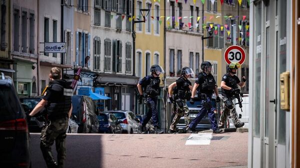 法國內政部長：法國6月29日逮捕100多名騷亂者 - 俄羅斯衛星通訊社