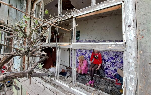 頓涅茨克人民共和國戈爾洛夫卡市遭烏軍炮擊的居民住宅。 - 俄羅斯衛星通訊社