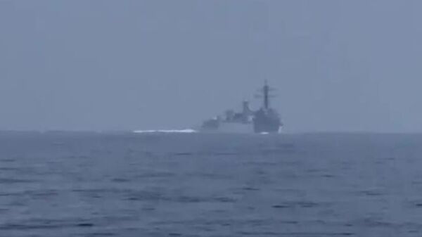 中國軍艦高速接近美國軍艦 - 俄羅斯衛星通訊社