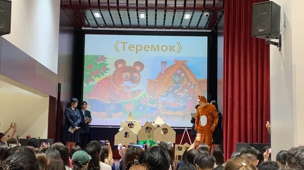 俄語系學生：“俄語日”戲劇晚會增加了他們對俄語學習的興趣 - 俄羅斯衛星通訊社