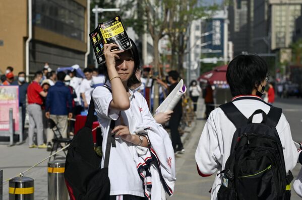 北京，參加高考的考生們。 - 俄羅斯衛星通訊社