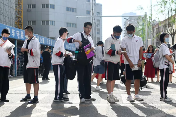 北京，退出高考的考生们。 - 俄罗斯卫星通讯社