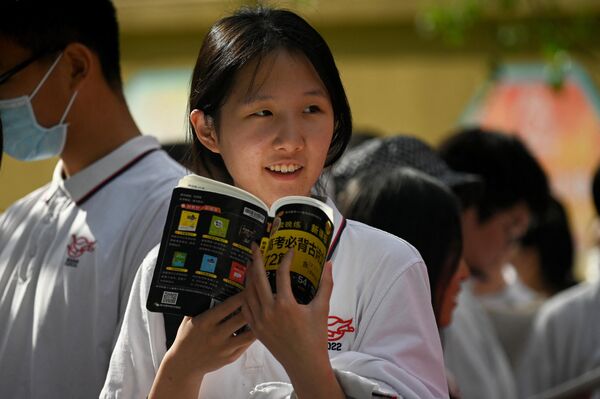 北京，參加高考的考生們。 - 俄羅斯衛星通訊社