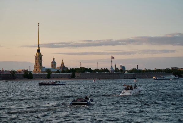 圣彼得堡白夜期间，从宫廷滨河路眺望彼得保罗要塞 - 俄罗斯卫星通讯社