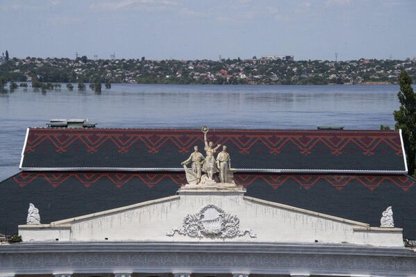 新卡霍夫卡文化宮的雕塑。 - 俄羅斯衛星通訊社