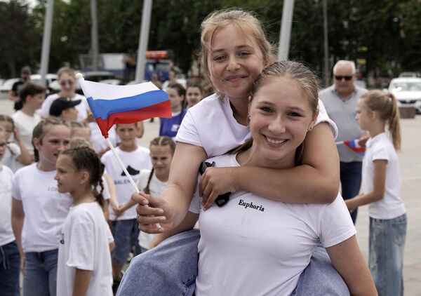 马里乌波尔市举行活动庆祝“俄罗斯日”。 - 俄罗斯卫星通讯社