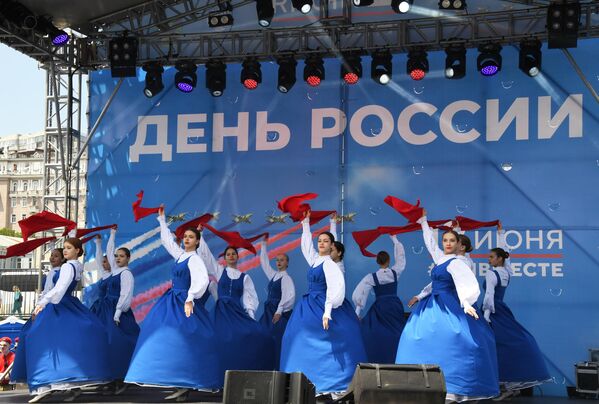 符拉迪沃斯托克居民參加“俄羅斯日”期間舉辦的音樂會。 - 俄羅斯衛星通訊社