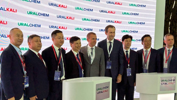 乌拉尔钾肥公司在圣彼得堡国际经济论坛上签署向中国供应化肥的一系列备忘录