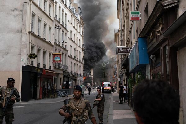 巴黎一棟建築物爆炸產生的濃煙 - 俄羅斯衛星通訊社
