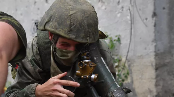 俄“西”军队集团炮兵在斯瓦托沃方向摧毁乌军一据点