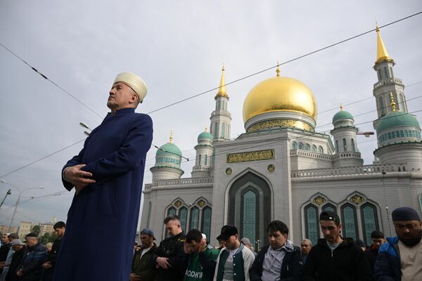 莫斯科大教堂清真寺举行宰牲节礼拜。 - 俄罗斯卫星通讯社