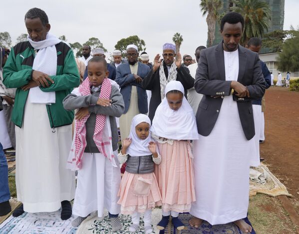 肯尼亞內羅畢的穆斯林民眾參加宰牲節祈禱。 - 俄羅斯衛星通訊社