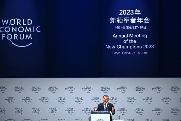 2023年6月27日，中国国务院总理李强在天津出席2023年夏季达沃斯论坛开幕式并致辞。 - 俄罗斯卫星通讯社