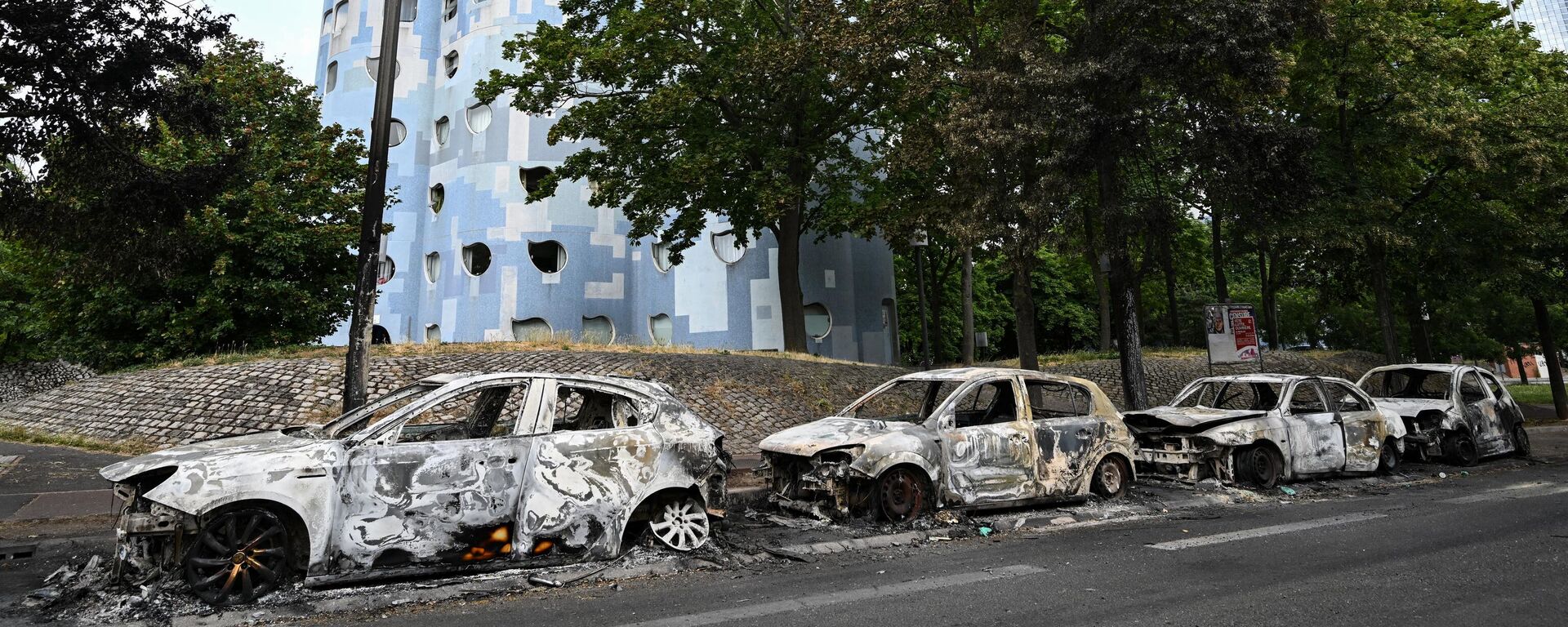法國暴亂者縱火焚燒了5900輛汽車 - 俄羅斯衛星通訊社, 1920, 04.07.2023