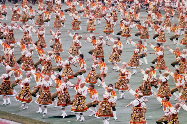 1980年7月19日，莫斯科夏季奧運會開幕式在莫斯科列寧中央體育場舉行，俄羅斯民間舞者表演。 - 俄羅斯衛星通訊社