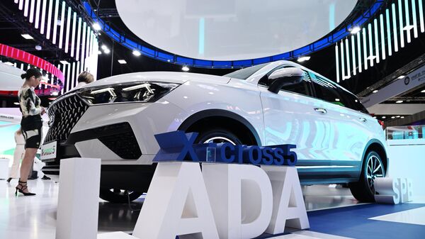 拉达汽车在俄非峰会上举行新型车的车展