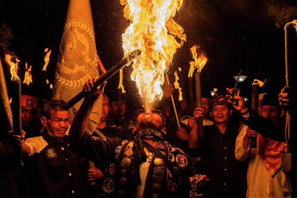 印度尼西亚穆斯林民众举行新年火炬游行庆祝活动。 - 俄罗斯卫星通讯社