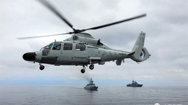 参加中俄在日本海联合演习的直升机和军舰 - 俄罗斯卫星通讯社