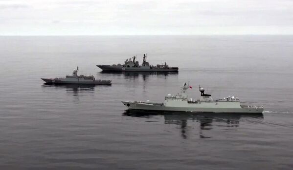 在日本海舉行的中俄聯合演習中的俄羅斯和中國海軍艦艇。 - 俄羅斯衛星通訊社
